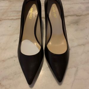 NineWest Dark Brown Pumps